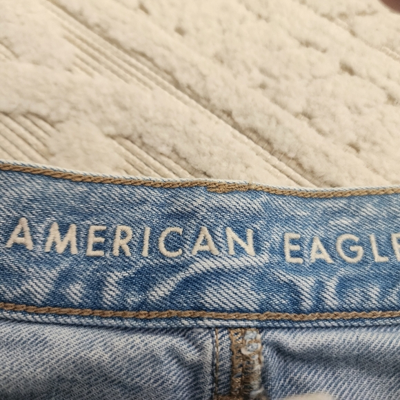 AMERICAN EAGLE MOM JEANS LIGHT WASH - Picture 6 of 16